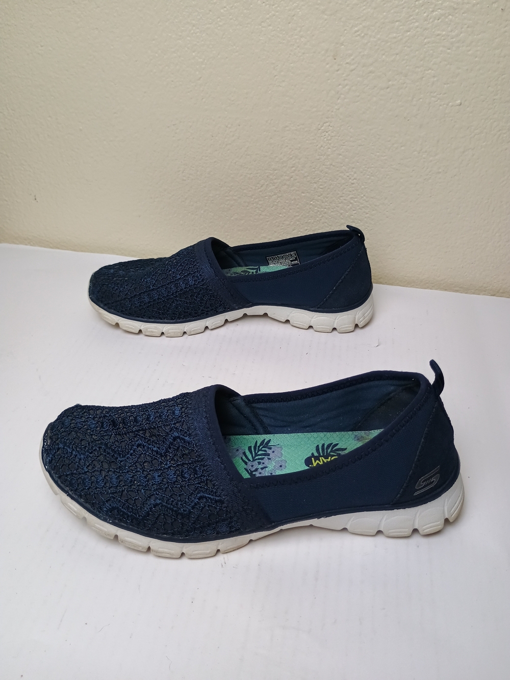 Skechers 7.5 Navy Slip-On Ballet Flat Crochet-Look Eyelet Mesh Lace